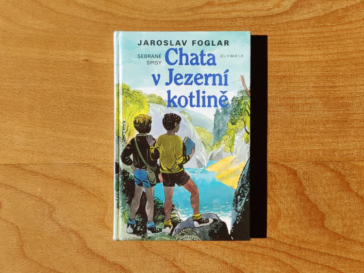 Chata v jezerní kotlině