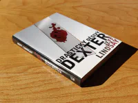 Drasticky děsivý Dexter - Image 1