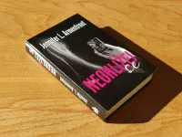 Neohlížej se - Image 1