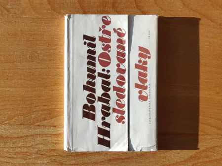 Ostře sledované vlaky